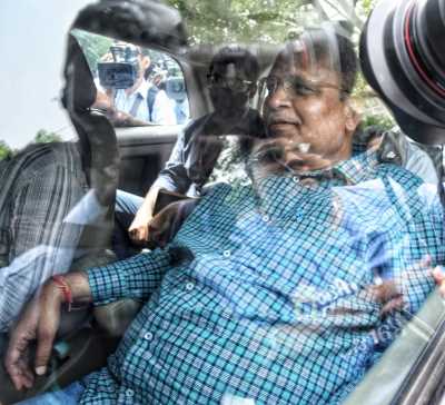 दिल्ली के स्वास्थ्य मंत्री सत्येंद्र जैन को 9 जून तक ईडी की हिरासत में भेजा गया दिल्ली के स्वास्थ्य मंत्री सत्येंद्र जैन को 9 जून तक ईडी की हिरासत में भेजा गया